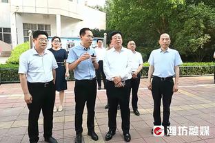 扬科维奇中场更衣室训话：不要光想着开大脚 要解决场上的问题